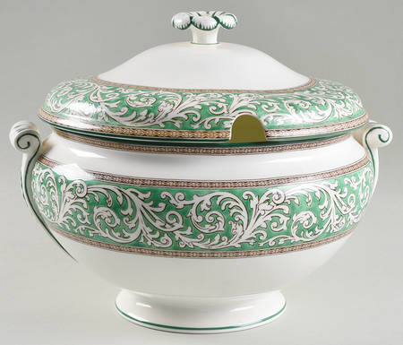 Praze Green (No Floral Center) Tureen &  Lid