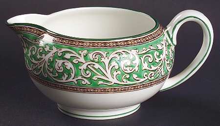 Praze Green (No Floral Center) 146 Shape Creamer
