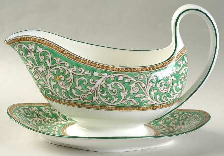 Praze Green (No Floral Center) Gravy Boat with Attached Underplate