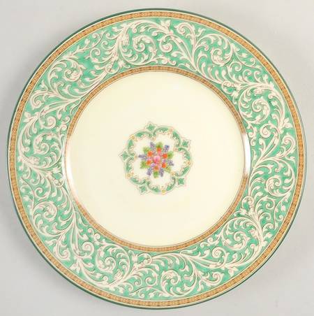 Praze Green (Floral Center) Luncheon Plate
