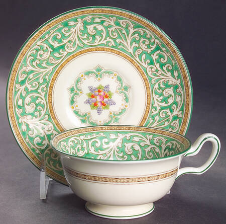 Praze Green (Floral Center) Footed Cup & Saucer Set
