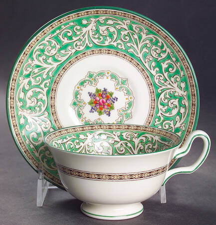 Praze Green (Floral Center) Footed Cup & Saucer Set