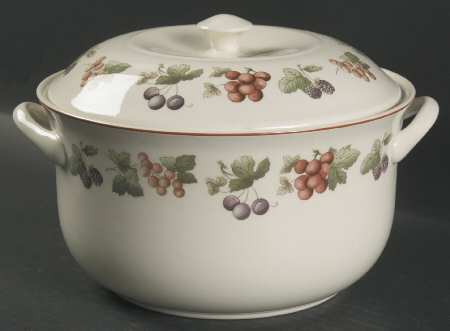 Provence Queensware 1.5 Qt Round Covered Casserole by Wedgwood