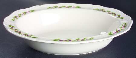 Queen's Holly 9" Oval Vegetable Bowl