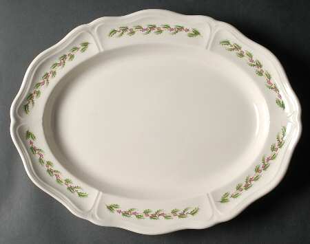 Queen's Holly 15" Oval Serving Platter