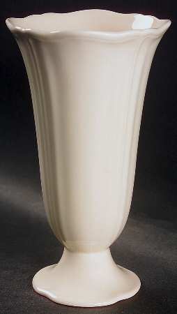 Queen's Plain 8" Vase