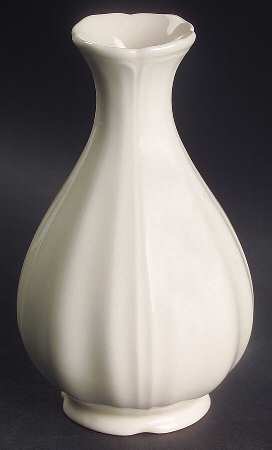 Queen's Plain 5" Bud Vase