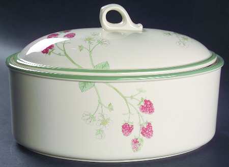 Raspberry Cane (Green Band Off Edge) 2.25 Quart Oval Covered Casserole
