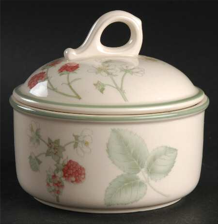 Raspberry Cane (Green Band Off Edge) Round Box & Lid