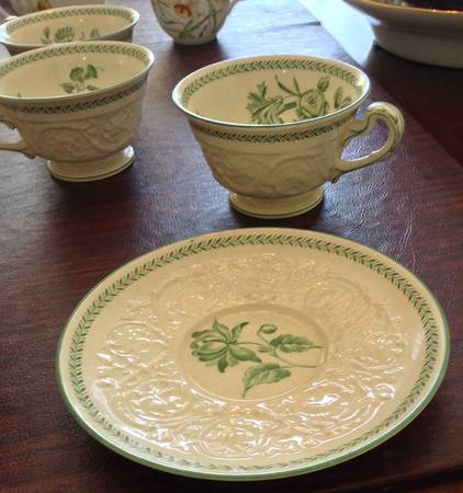 Robert Footed Cup & Saucer Set