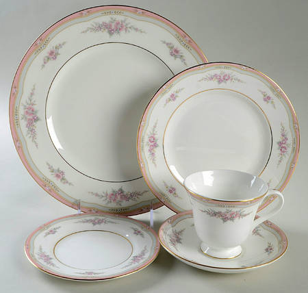Rosalie 40 Piece Estate Set