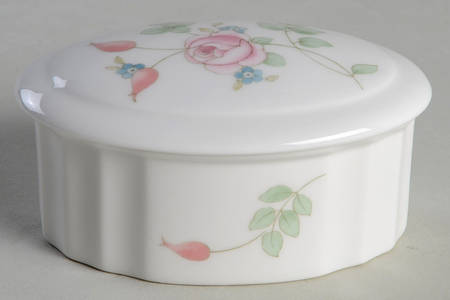 Rosehip Small Oval Box & Lid