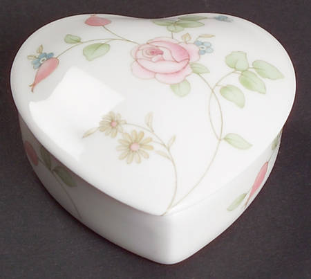 Rosehip Small Heart Shape Box & Lid