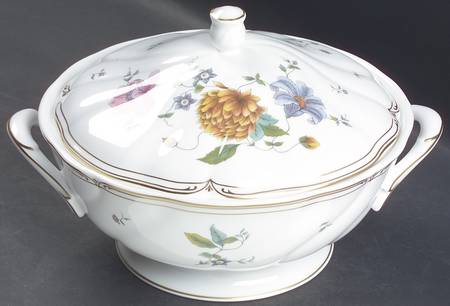 Rosemeade Round Covered Vegetable