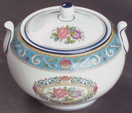 Runnymede Turquoise (Pink Shells, Floral Center) 146 Shape Sugar Bowl & Lid
