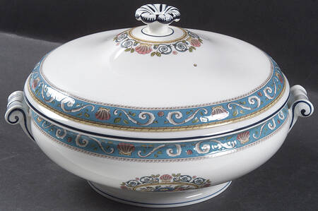 Runnymede Turquoise (Pink Shells, Floral Center) Round Covered Vegetable