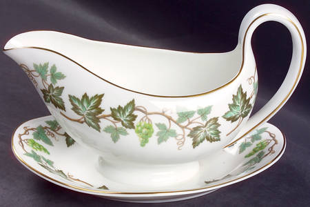 Santa Clara Gravy Boat with Attached Underplate