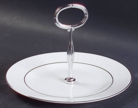 Signet Platinum Round Serving Plate with Handle (SP)