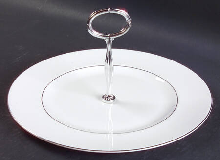 Signet Platinum Round Serving Plate with Handle (DP)