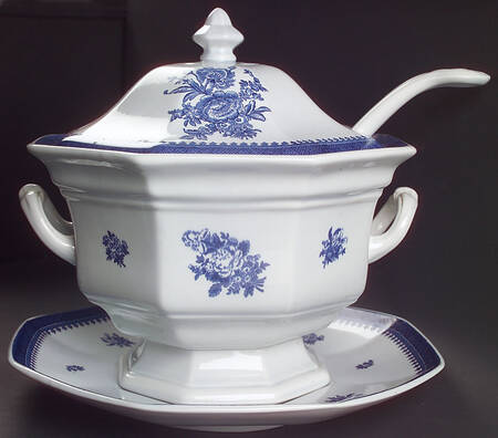 Springfield Tureen & Lid w/Ladle & Underplate