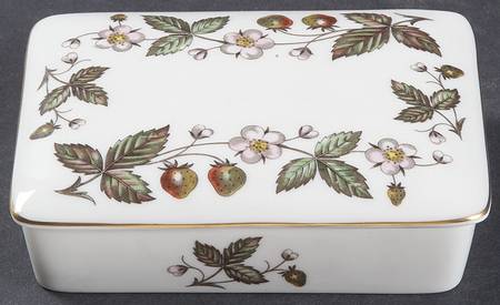 Strawberry Hill Cigarette Box & Lid