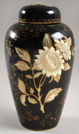 Tonquin Black Medium Ginger Jar & Lid