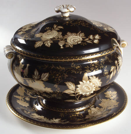 Tonquin Black Tureen & Lid w/Underplate