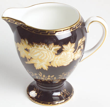 Tonquin Black Globe Shape Creamer