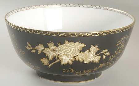 Tonquin Black 9" Salad Serving Bowl