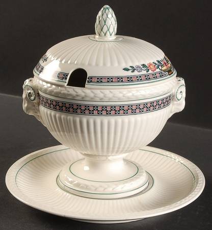 Trentham Red Sauce Boat & Lid with Underplate