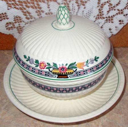 Trentham Red Round Covered Butter with Attached Underplate