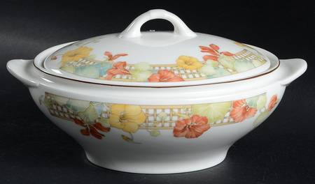 Trellis Flower Oval Covered Vegetable