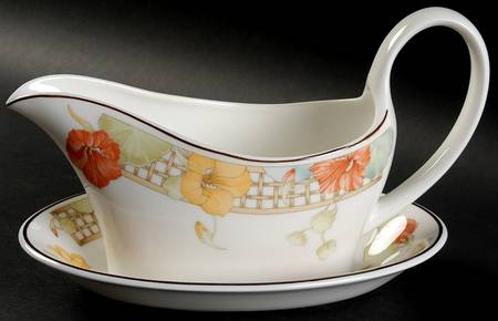 Trellis Flower Gravy Boat & Underplate