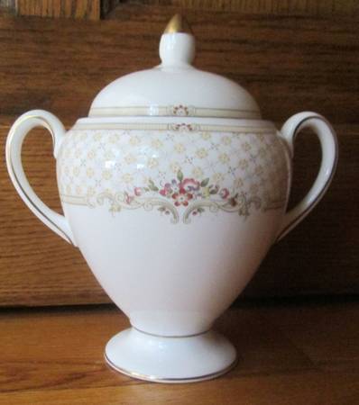 Turnberry Sugar Bowl & Lid