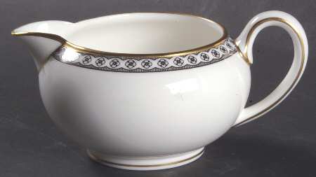 Ulander Black 146 Shape Creamer