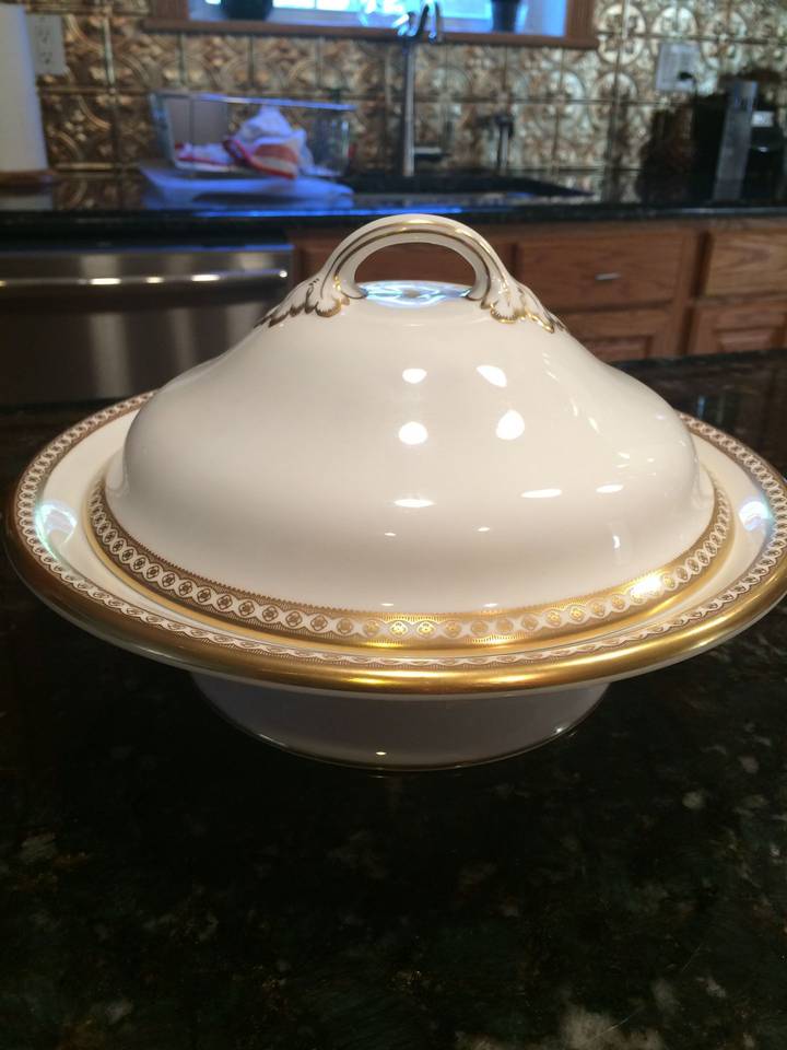Ulander Gold Round Covered Vegetable