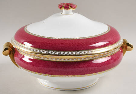 Ulander Powder Ruby Round Covered Vegetable