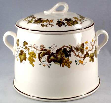 Vine (Croft) 3 Quart Round Covered Casserole