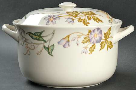 Virginia 3 Quart Round Covered Casserole