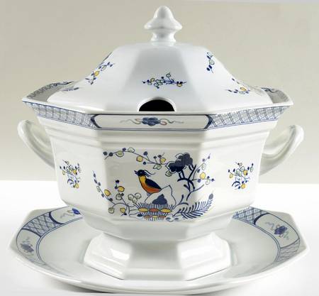 Volendam Tureen & Lid w/Underplate