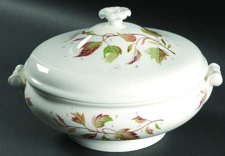 Wakefield (Bone, Coupe) Round Covered Vegetable