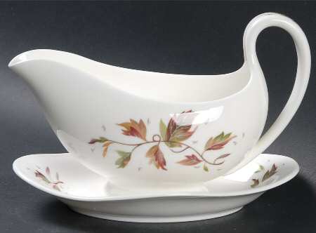 Wakefield (Bone, Coupe) Gravy Boat with Attached Underplate