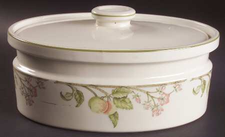 Wild Apple (Granada Sterling Shape) 2.5 Qt Oval Covered Casserole