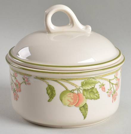 Wild Apple (Granada Sterling Shape) Round Box & Lid