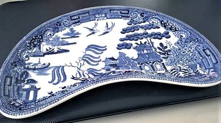 Willow Blue (Older, Smooth) Crescent Salad Plate