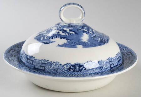 Willow Blue (Older, Smooth) Round Covered Butter