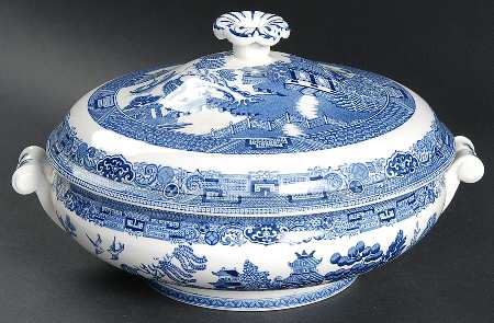 Willow Blue (Older, Smooth) Round Covered Vegetable