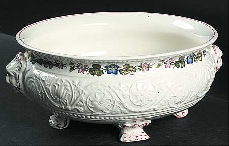 Winchester Face Embossed 4-Toed Centerpiece