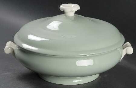 Wintergreen Round Covered Vegetable