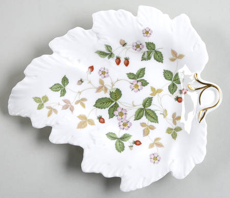 Wild Strawberry (Bone & Oven To Table) 7" Leaf Dish